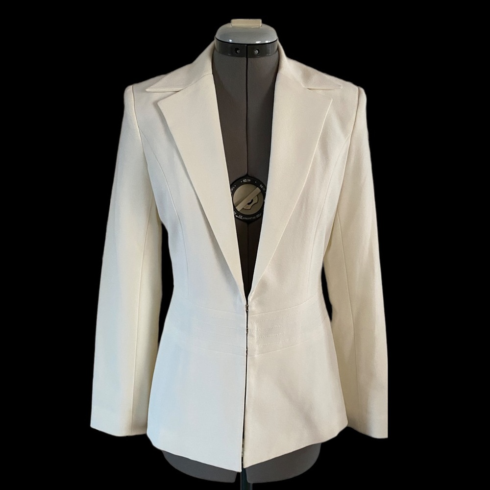 WOMEN’S BLAZER